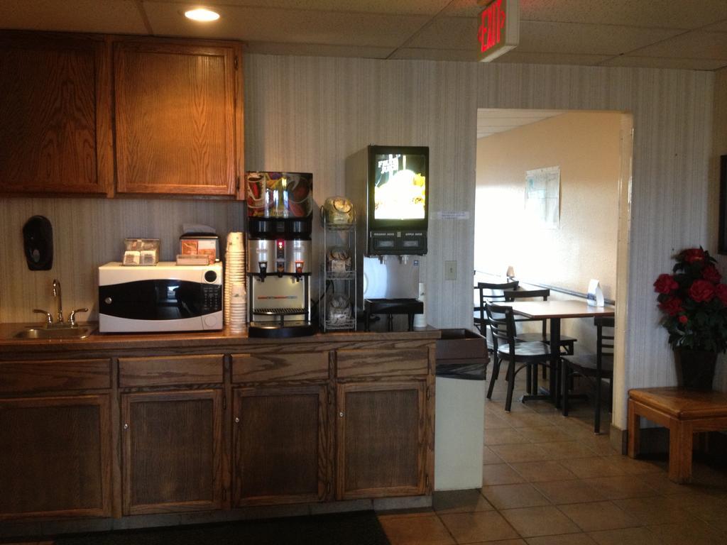 Travelodge By Wyndham Deer Lodge Montana エクステリア 写真